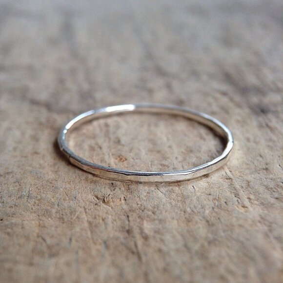 Hammered Dainty 925 Sterling Silver Ring - 1mm Wide - Picture 1 of 2